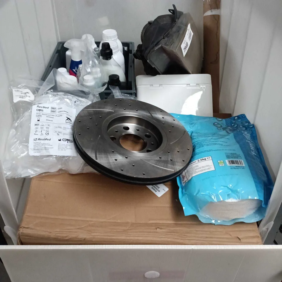 CAGE OF ASSORTED HOMEWARE ITEMS TO INCLUDE WATER FILTERS, CAR PARTS AND ASSORTED WALLPAPER - COLLECTION ONLY 
