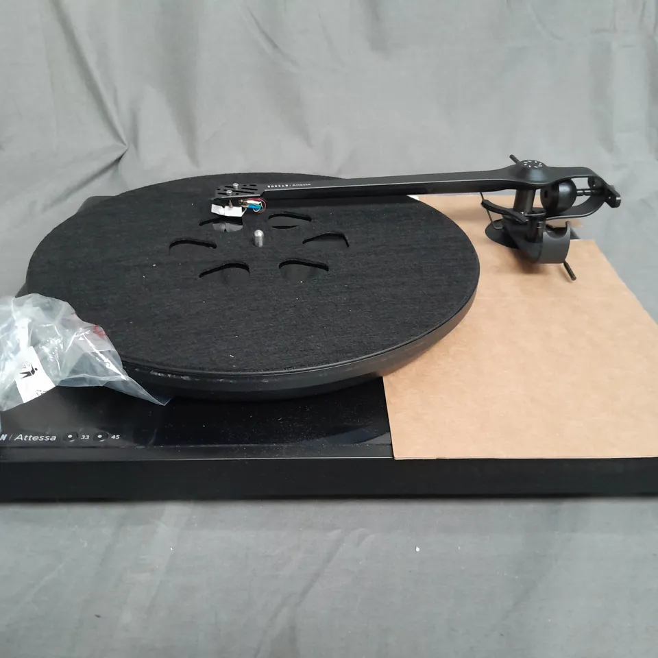 BOXED ROKSAN ATTESSA TURNTABLE