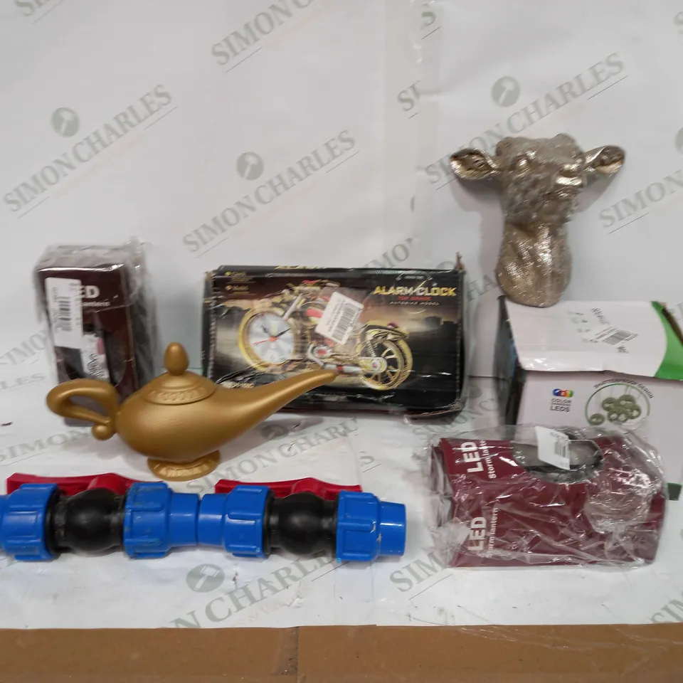 BOX TO CONTAIN APPROX 15 ASSORTED HOUSEHOLD PRODUCTS, INCLUDES HOUSE DÉCOR, ALARM CLOCK, LED LIGHTS ETC 