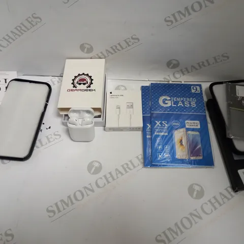 LOT OF APPROXIMATELY 20 ASSORTED PHONE ACCESSORIES AND ELECTRICALS TO INCLUDE GEAR GEEK WIRELESS EARBUDS, MULTIPLE DIFFERENT PHONE CASES FOR VARYING PHONE AND MODELS, LIGHTING TO USB CABLES, ETC