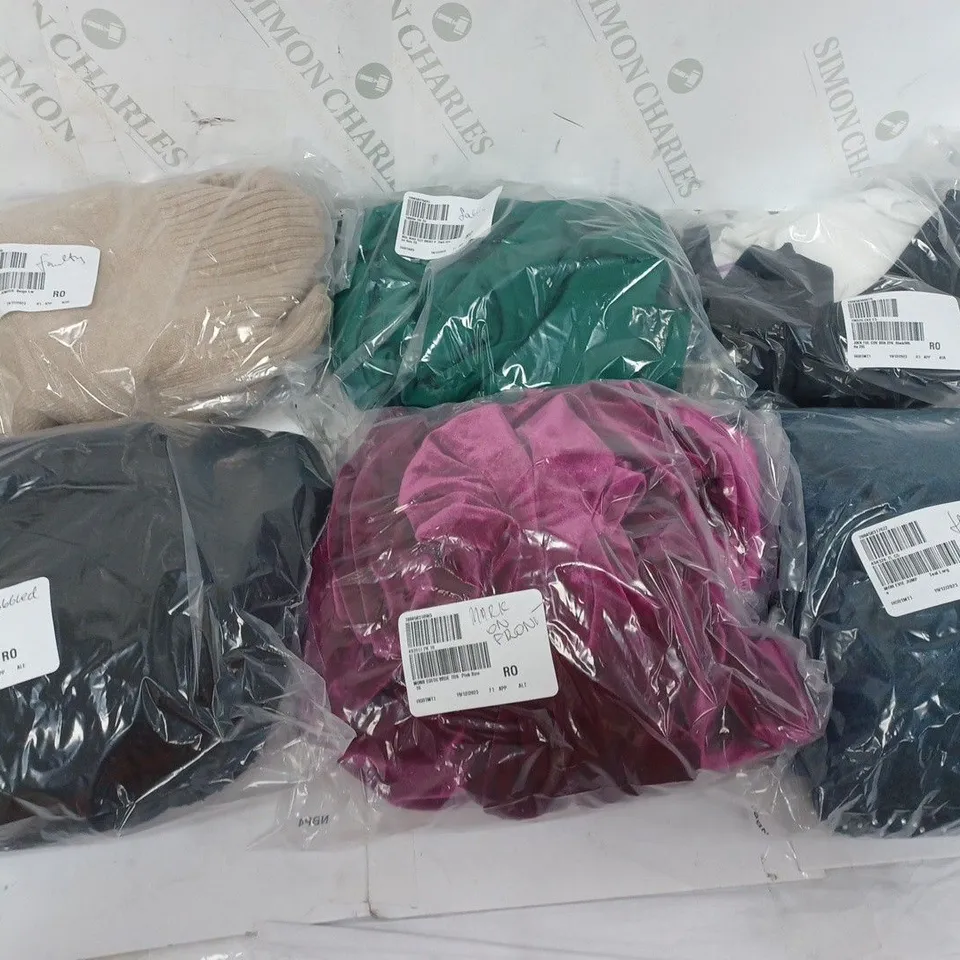 LARGE QUANTITY OF ASSORTED CLOTHING TO INCLUDE JUMPER, TROUSERS, CARDIGAN, ETC