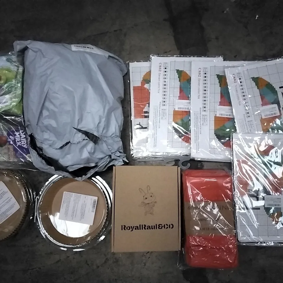 PALLET OF ASSORTED ITEMS INCLUDING SCOVILLE NEVER STICK FRYING PAN, ROYALRAUL&CO REUSABLE BEESWAX WRAP, AMOUR INFNI 12 SET NAPKINS, AMOUR INFINI DISH CLOTH, SKIN TAG REMOVAL KIT, 3 WAY SOIL METER