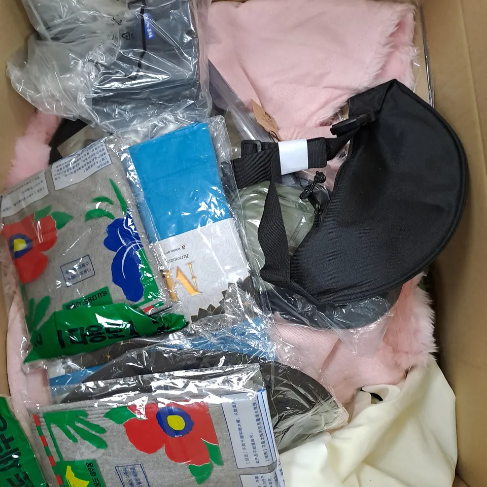 APPROXIMATELY 15 ASSORTED HOUSEHOLD ITEMS TO INCLUDE WALL CLOCK, PRAYER MAT, STORAGE CONTAINER ETC