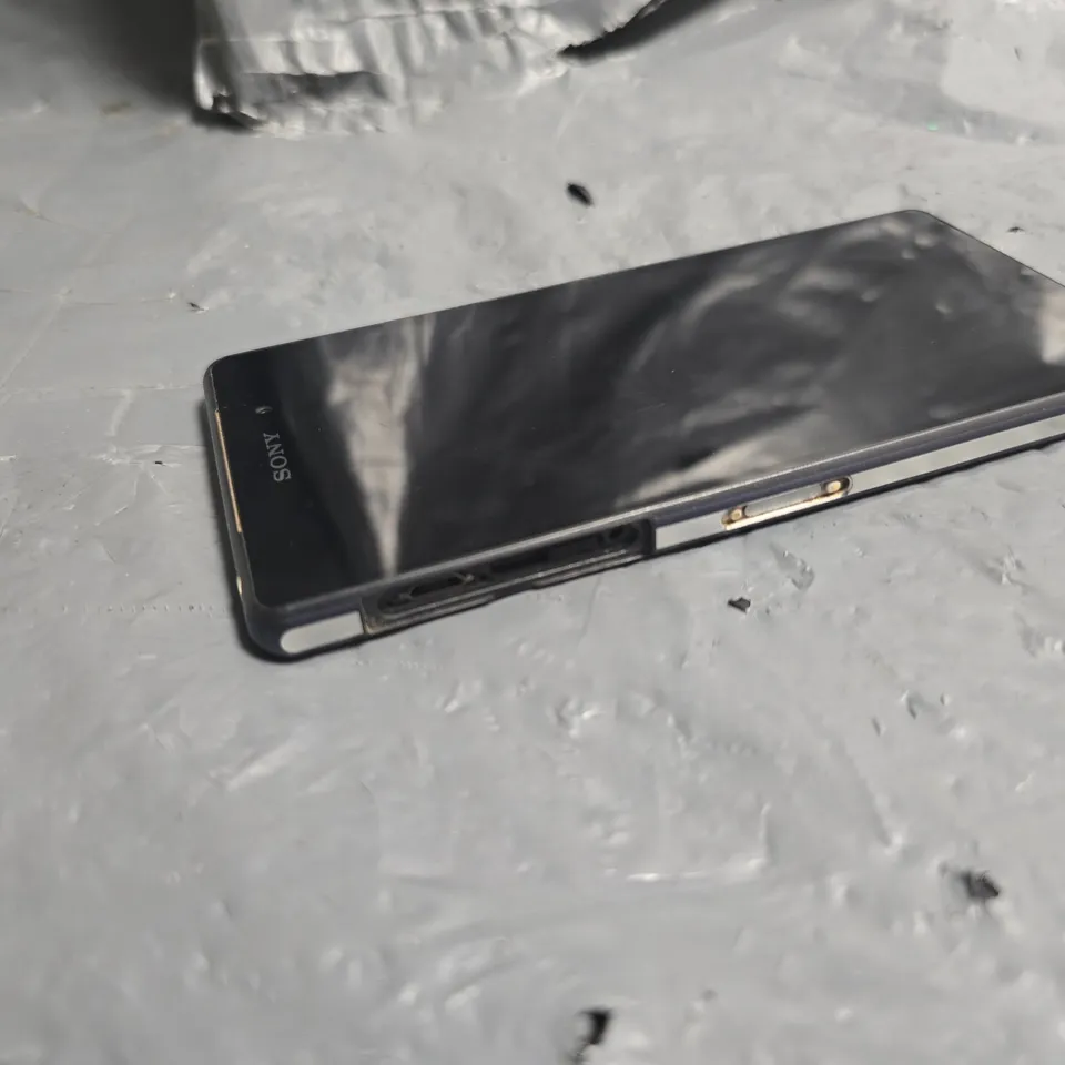 UNBOXED SONY XPERIA MOBILE PHONE IN BLACK - D6503