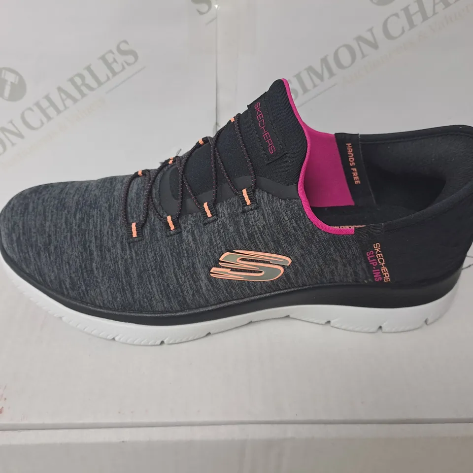 BOXED SKECHERS SLIP INS BLACK SIZE 6