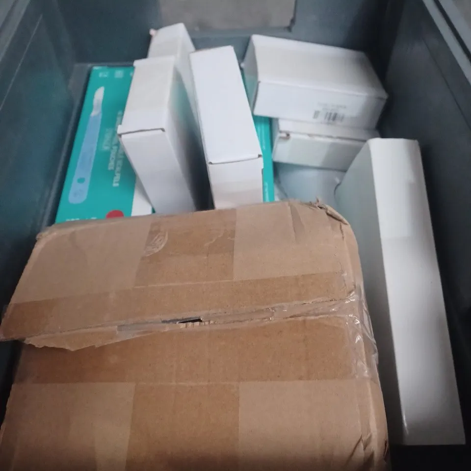 APPROXIMATELY 12 ASSORTED HOUSEHOLD ITEMS INCLUDING MINI MUG , PADLOCK AND THERMAL LABEL