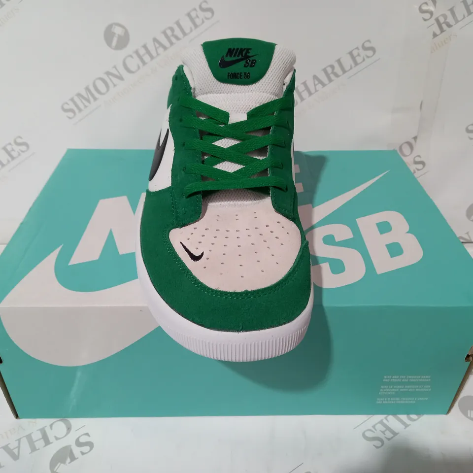 BOXED PAIR OF NIKE SB FORCE 58 SHOES IN GREEN/WHITE UK SIZE 12