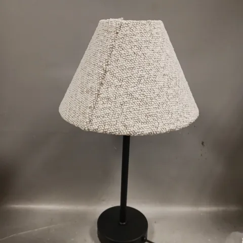 BOUCLE TABLE LAMP