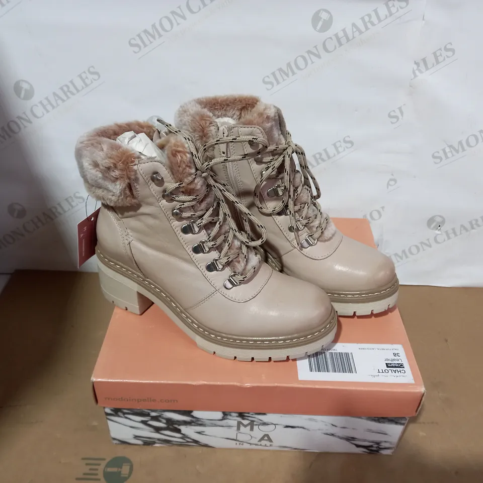BOXED PAIR OF MODA IN PELLE BEIGE BOOTS- SIZE 38