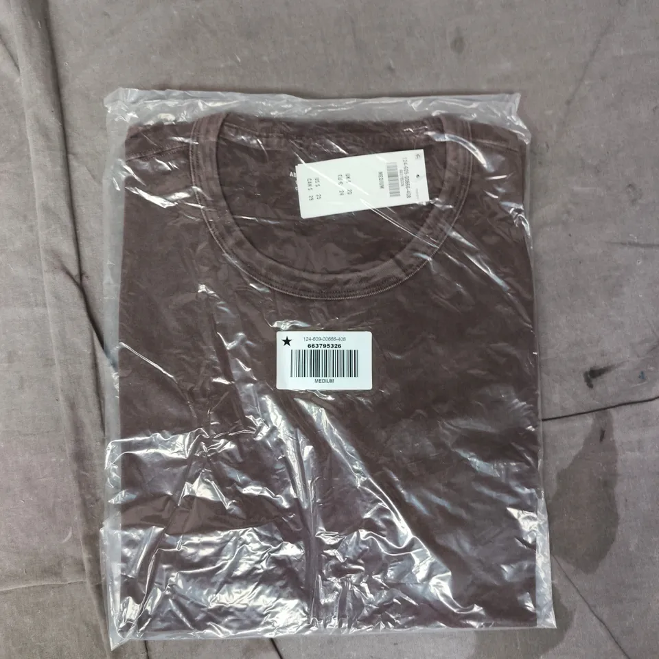 ABERCROMBIE & FITCH CROPPED FIT CLASSIC POLISHED T-SHIRT IN BROWN SIZE MEDIUM