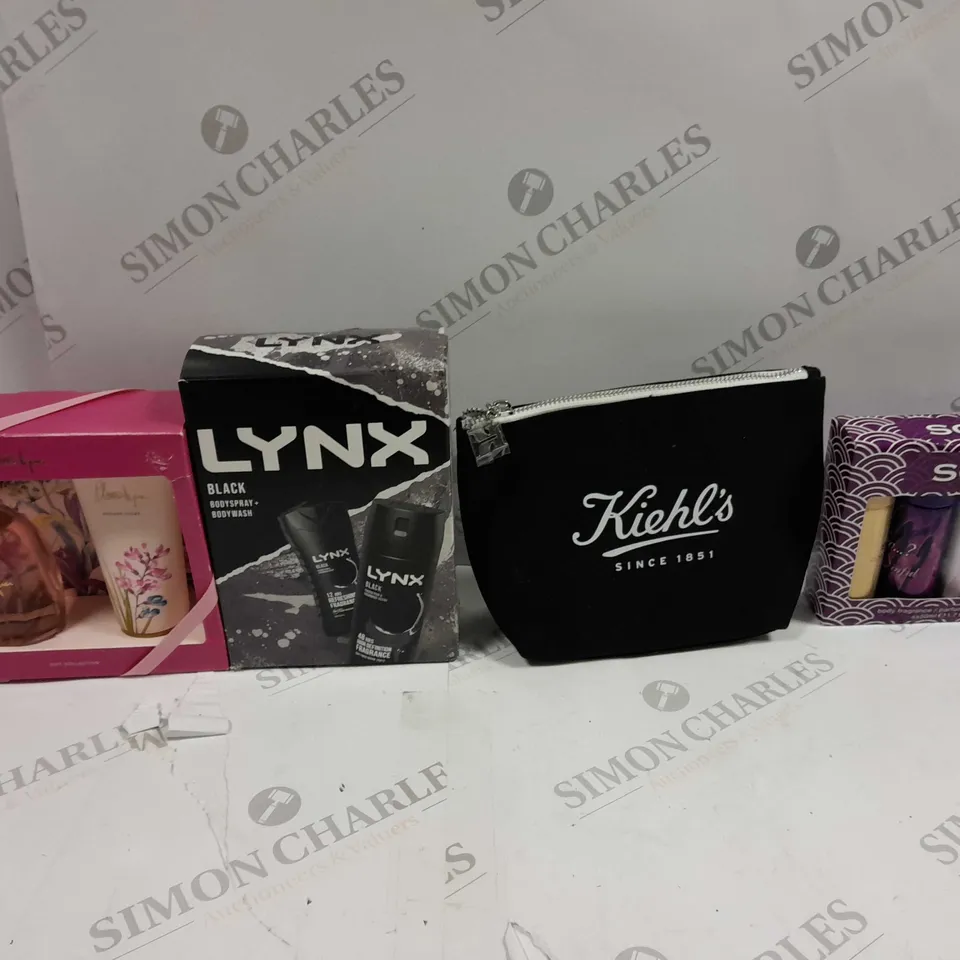 APPROXIMATELY 8 BOXED COSMETIC SETS TO INCLUDE LYNZ BLACK SET, FLORENTYNA GIFT COLLECTION, AND RADOX PAMPERING WASHBAG ETC. 