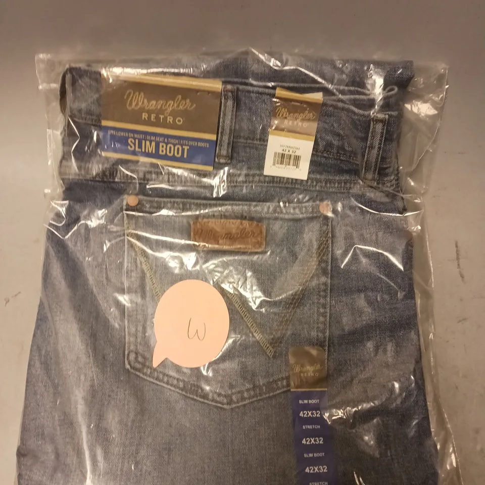 BRAND NEW WRANGLERS RETRO SLIM BOOT JEANS IN BLUE SIZE 42/32