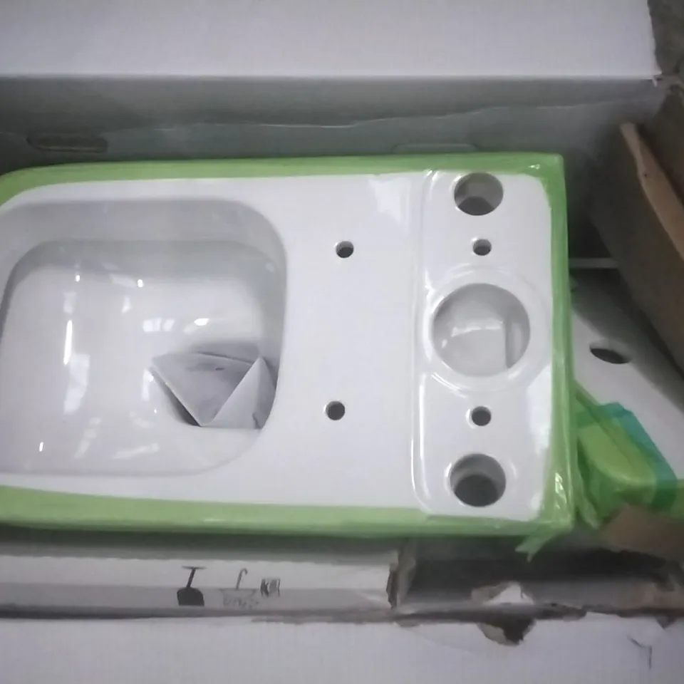 BOXED COOKE & LEWIS CLOSE COUPLED TOILET 