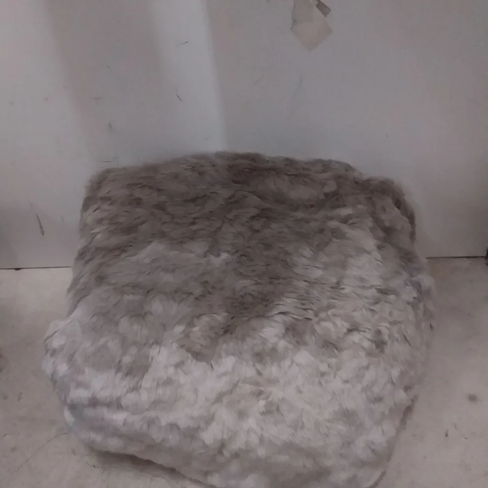 LARGE FURY ELECTRIC BLANKET (GREY)