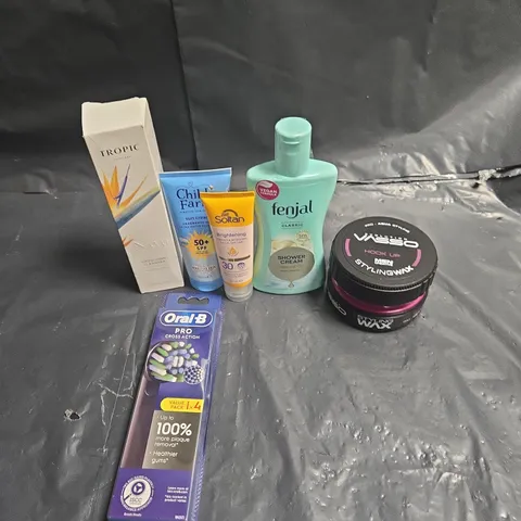 APPROXIMATEY 20 ASSORTED HEALTH AND BEAUTY PRODUCTS TO INCLUDE - CHILD'S FARM SUN CREAM - FENJAL SHOWER CREAM AND TROPIC SMOOTHING CLEANSER