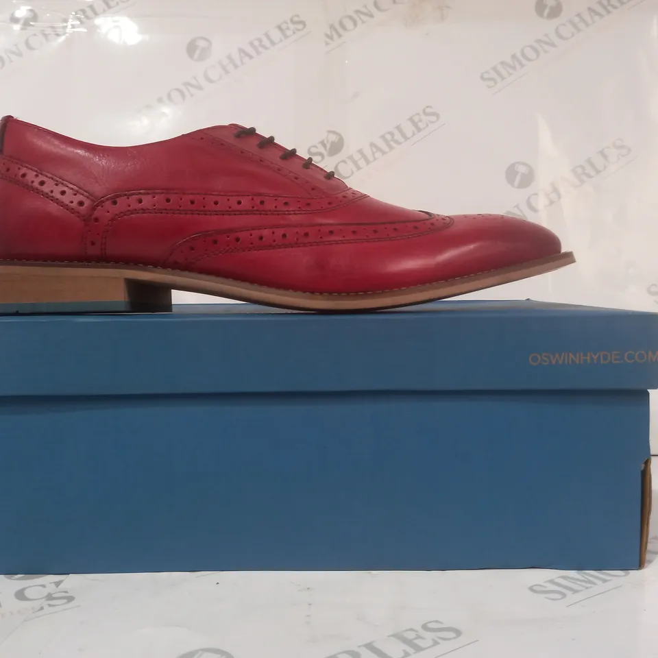 BOXED PAIR OF OSWIN HYDE LONDON LACE UP SHOES IN CHERRY SIZE 11