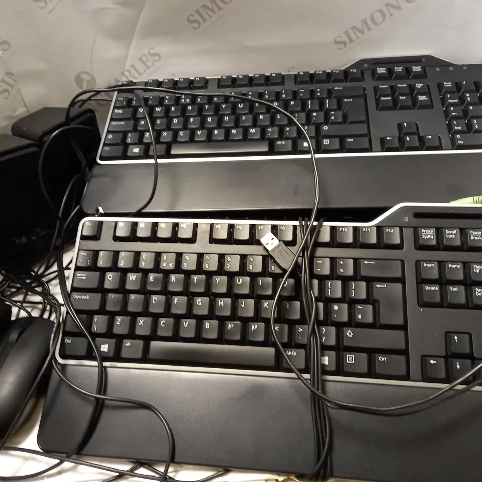 LOT OF APPROX 10 ASSORTED DELL COMPUTER ACCESSORIES TO INCLUDE KEYBOARDS, MOUSES AND SPEAKERS
