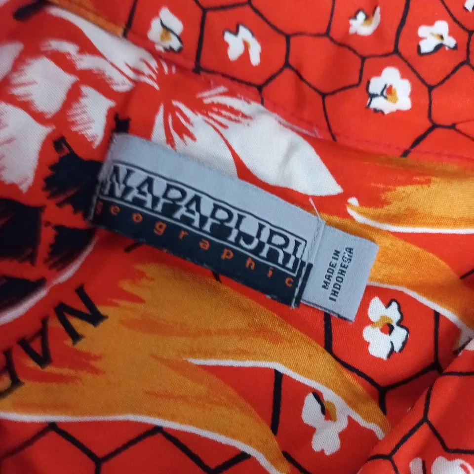 NAPAPIJRI TROPICAL PRINT SHIRT – ORANGE/RED FLORAL PATTERN – UK SIZE L
