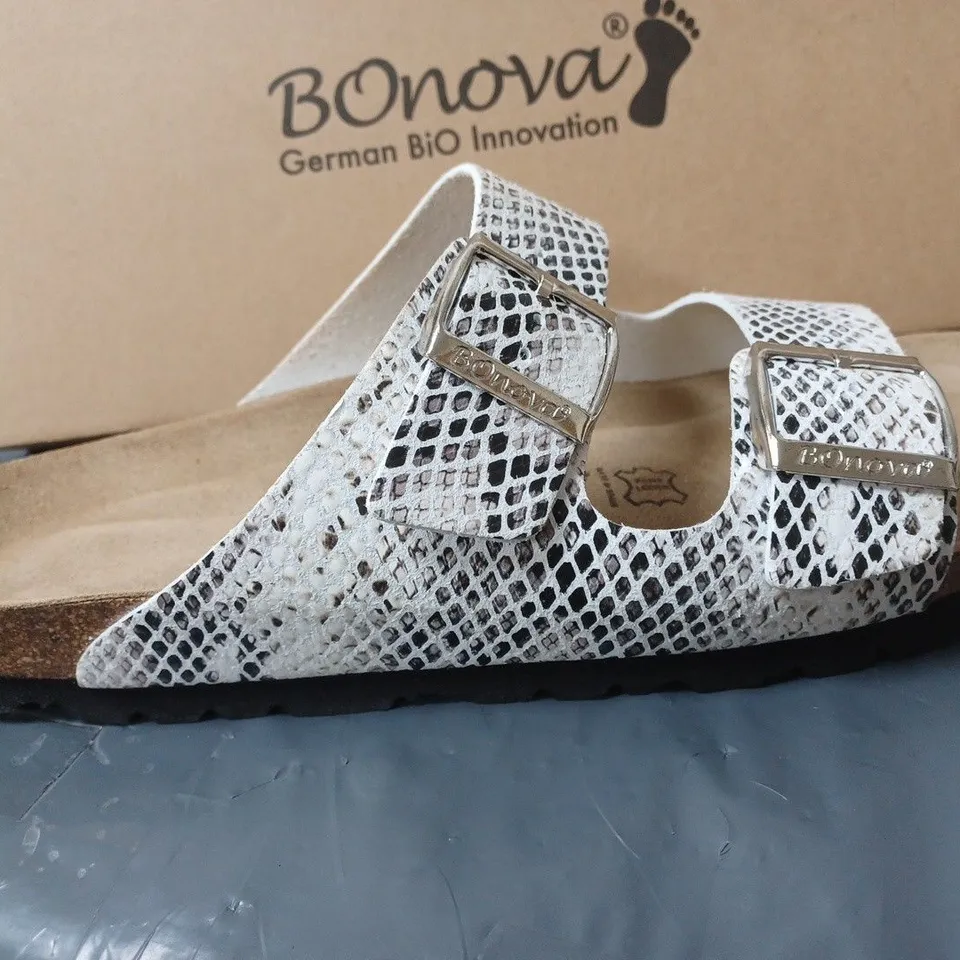 BOXED PAIR OF BONOVA SANDALS WHITE SNAKE SKIN PRINT DESIGN SIZE 6 UK