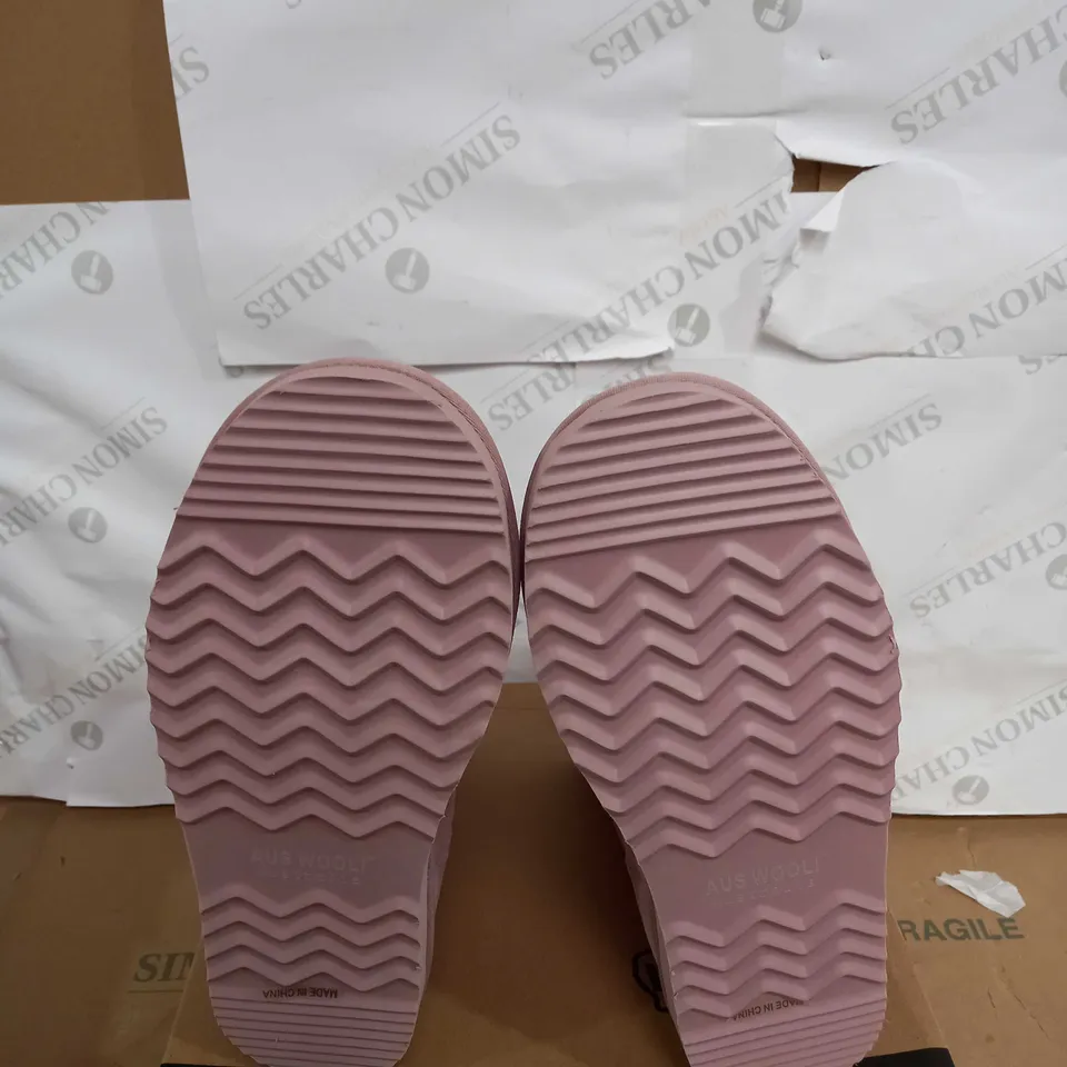 BOXED PAIR OF AUS WOOLI FAUX SUEDE SIDE ZIP ANKLE BOOTS SIZE 9