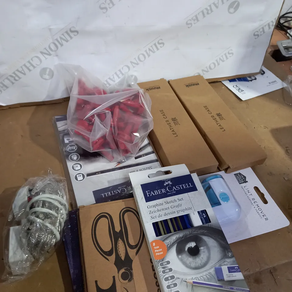 LOT OF ASSORTED HOUSEHOLD ITEMS 