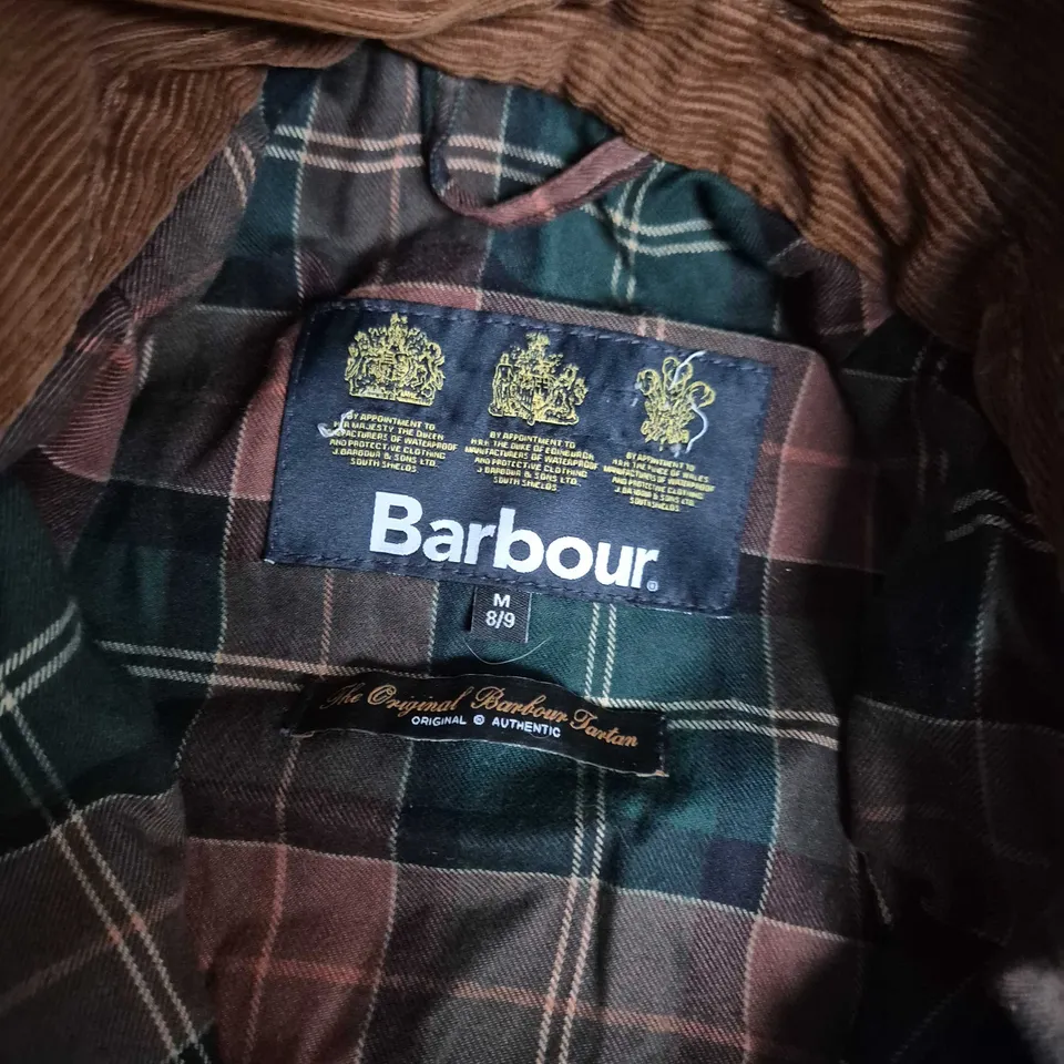 BARBOUR WAXED JACKET, OLIVE GREEN WITH TAN CORDUROY COLLAR, TARTAN LINING – SIZE M 8/9