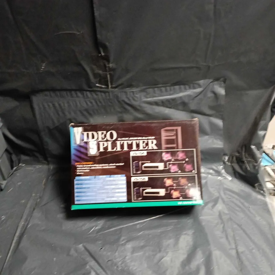 4x VIDEO SPLITTER – BOXED AV ACCESSORY
