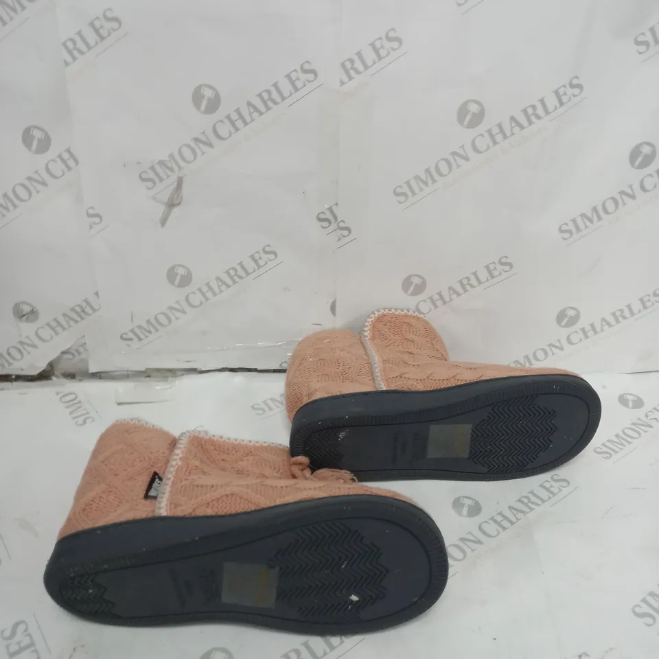 UNBOXED PAIR OF ML LINA SLIPPER BOOT IN ROSE GOLD - SIZE UK 7
