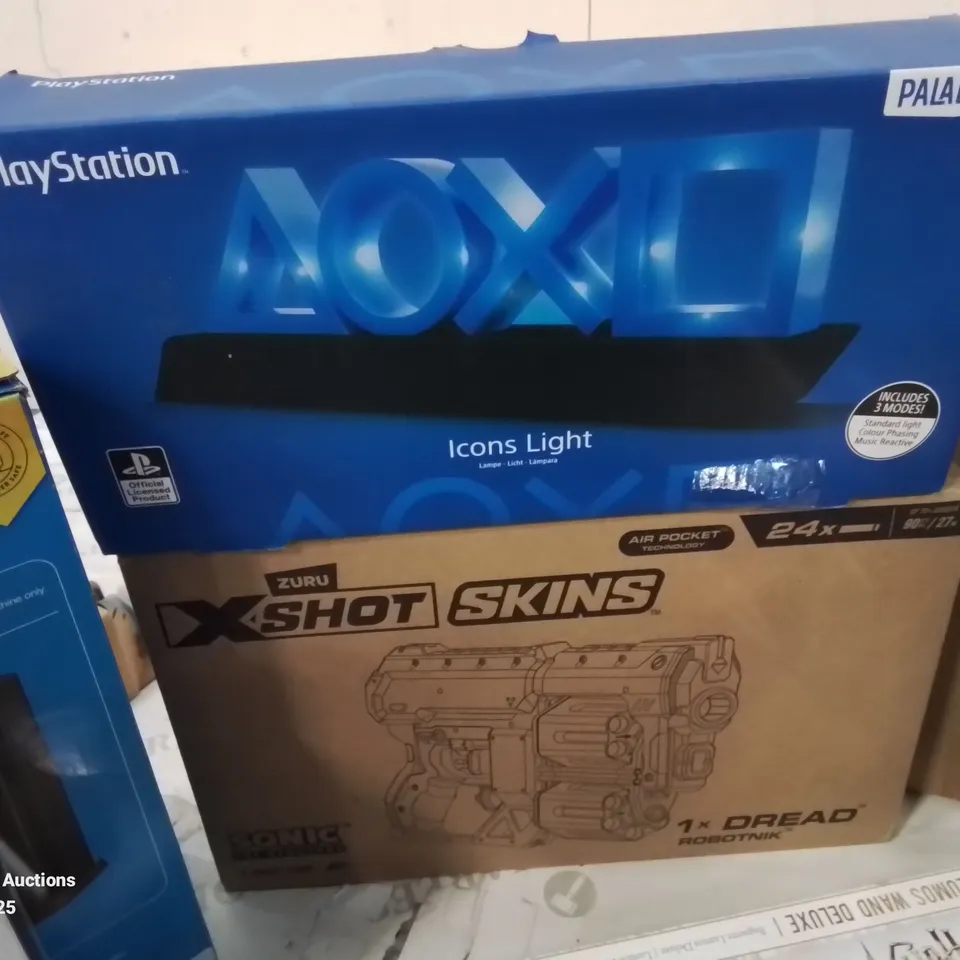 BOX CONTAINING APPROXIMATELY 10 TOYS AND OTHER ITEMS TO INCLUDE: XSHOT TOY GUN, PLAYSTATION LIGHT UP SIGN, TOWER SALT AND PEPPER MILL SET, ELECTRONIC SCALES, SODASTREAM ETC.