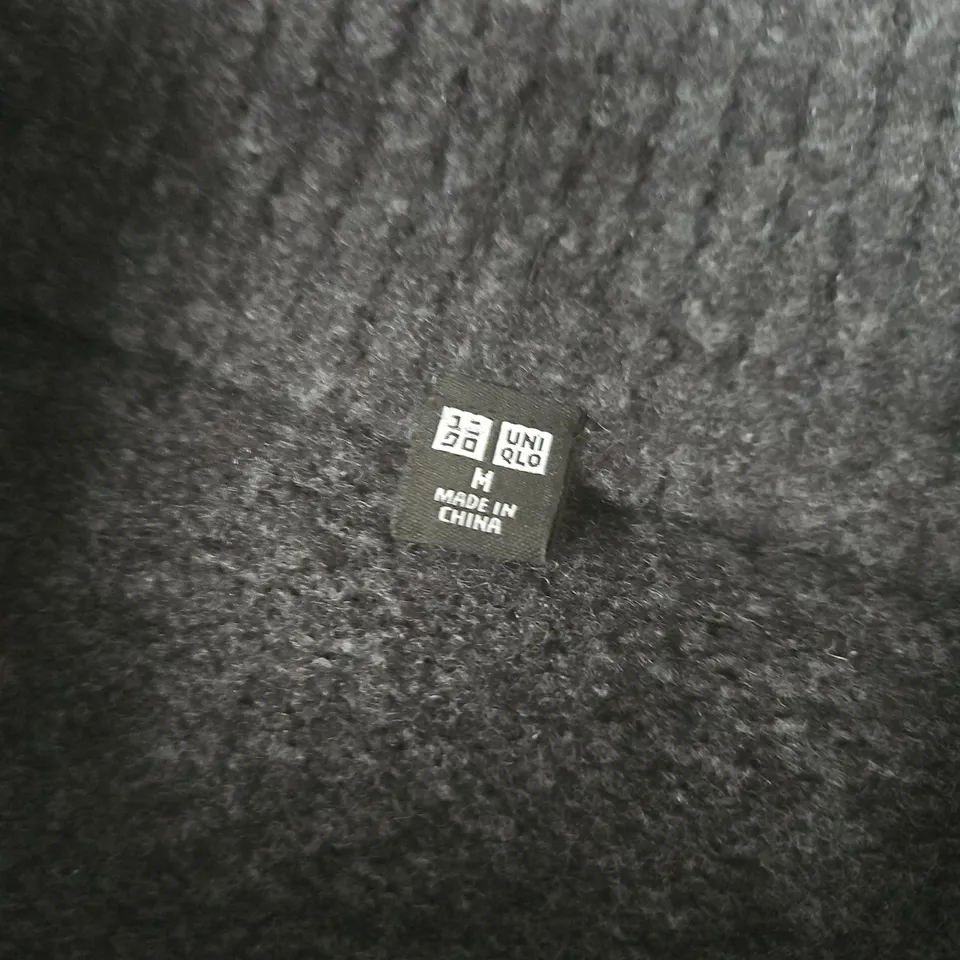 UNIQLO MEN'S CHARCOAL KNIT HALF- ZIP SWEATER, SIZE M (UK MEDIUM)