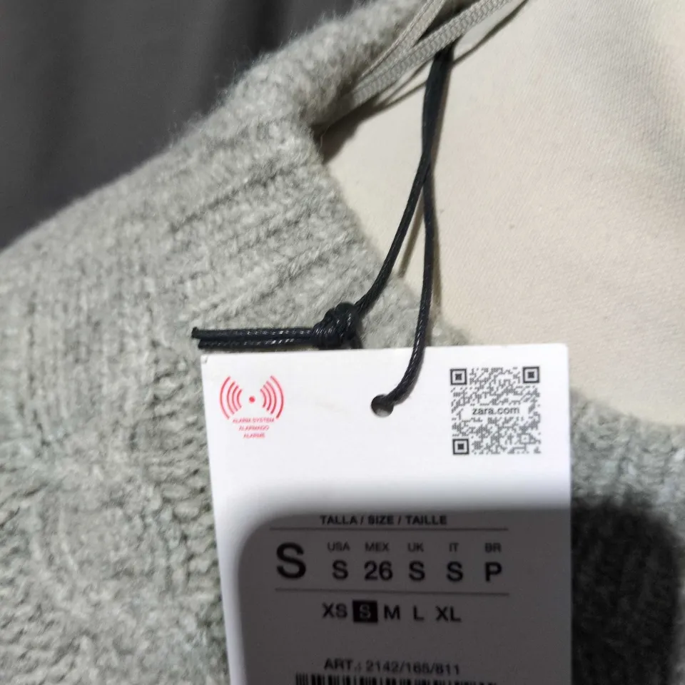ZARA GREY CABLE-KNIT JUMPER – SIZE S (UK)