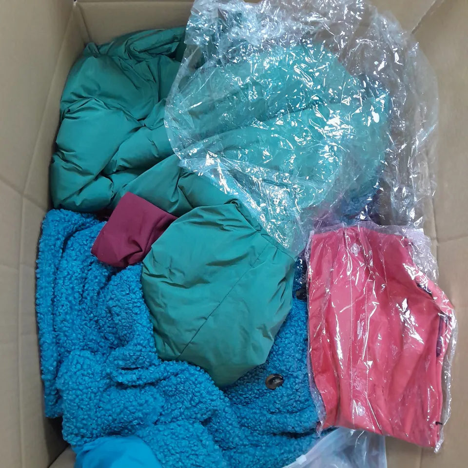 BOX OF APPROX. 20 CLOTHING ITEMS TO INCLUDE - JEANS , JUMPER , COATS ETC