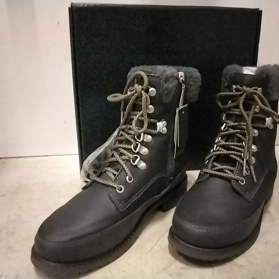 BOXED EMU AUSTRALIA UNISEX BOOTS , GREY , SIZE UK 6 , 2 PAIRS AND 2 PAIRS SIZE UK 3