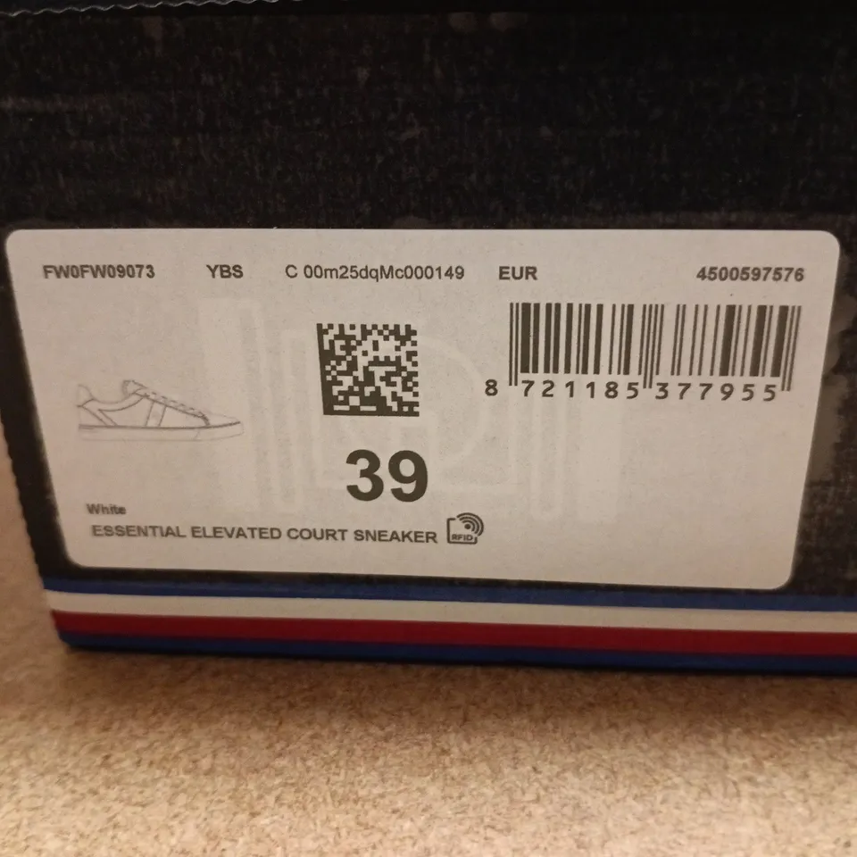 BOXED PAIR OF TOMMY HILFIGER ESSENTIAL ELEVATED COURT SNEAKER – WHITE, EU 39 (UK 6)