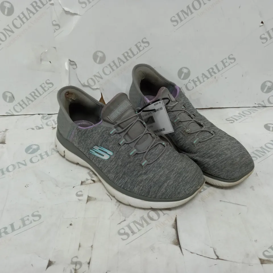 UNBOXED PAIR OF SKETCHERS SUMMIT SLIP ON TRAINER GREY SIZE 4