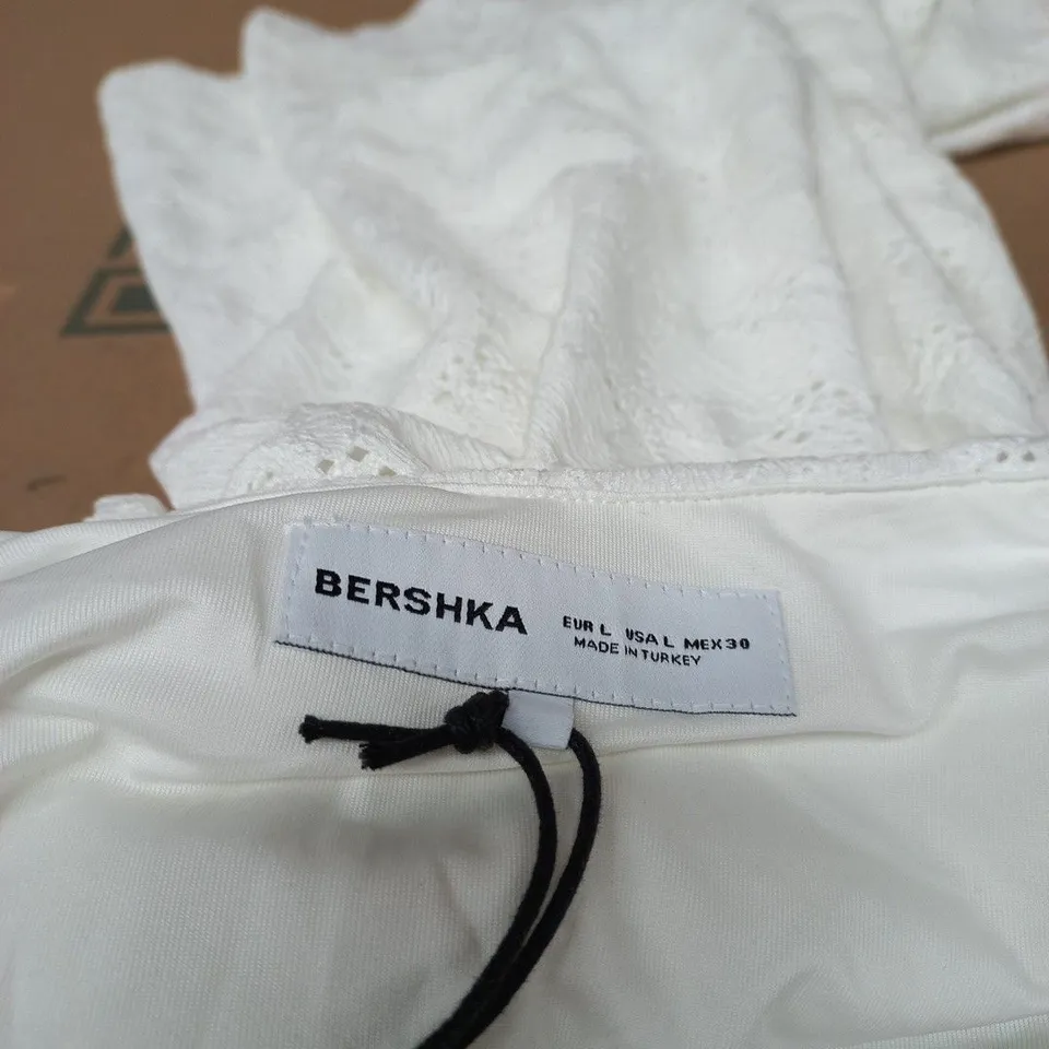 BERSHKA WHITE LACE DRESS, EU L (US L, MX 30) - MADE IN TURKEY