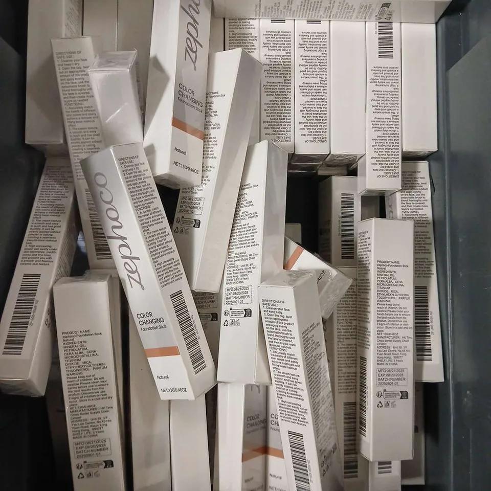 APPROXIMATELY 40 COLOUR CHANGING FOUNDATION STICKS