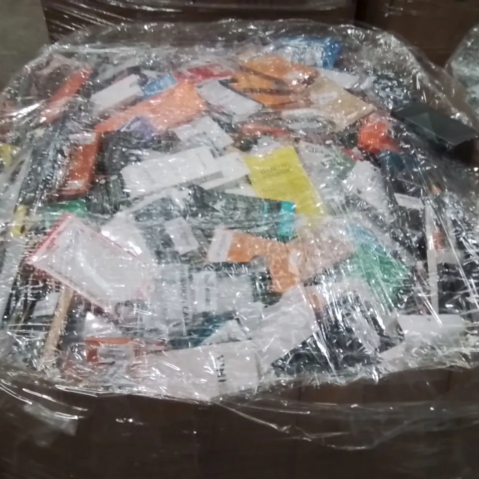 PALLET CONTAINING A LARGE QUANTITY OF PHONE CASES,SCREEN PROTECTORS 