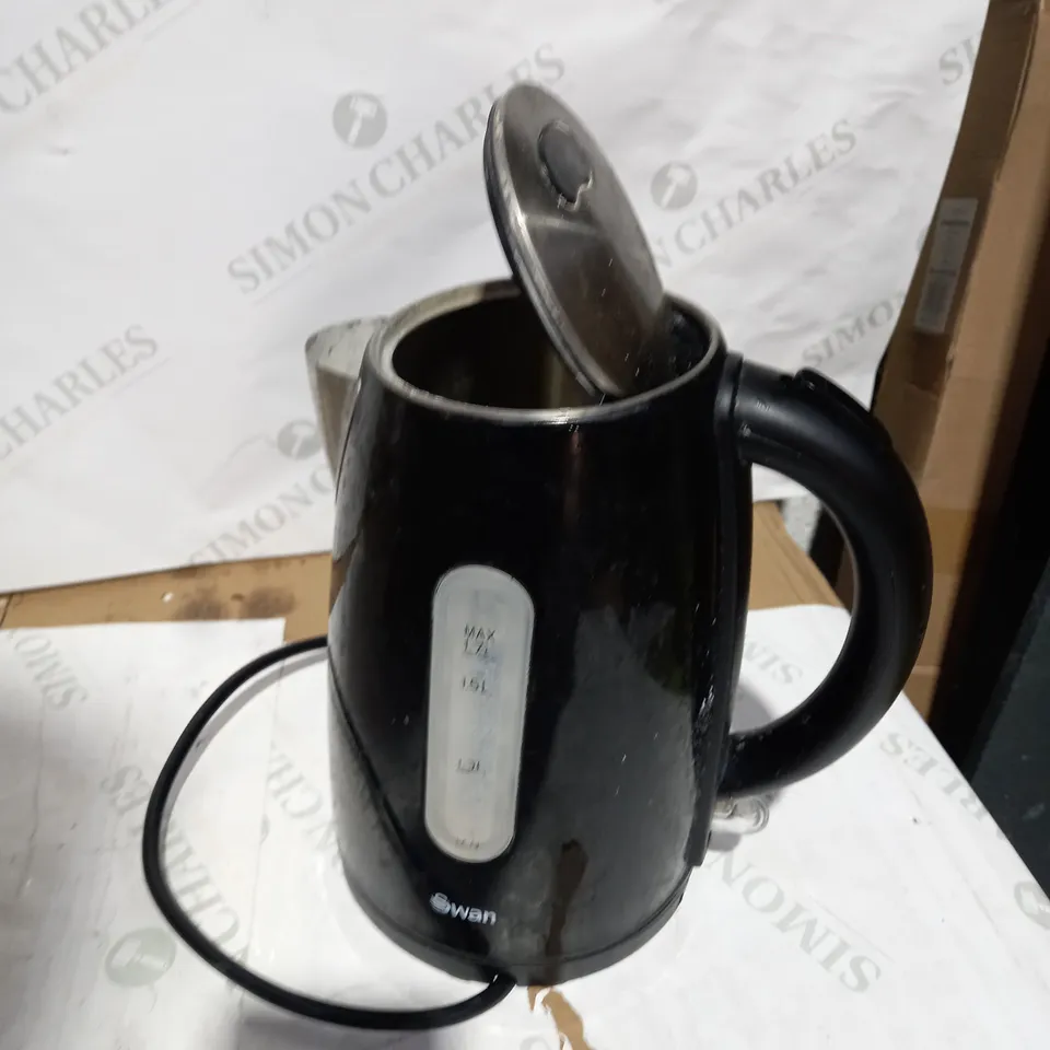 SWAN 1.7 LITRE KETTLE AND TOASTER RRP £49.99