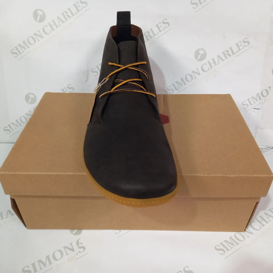 BOXED PAIR OF VIVO BAREFOOT GOBI II M SHOES IN BROWN EU SIZE 49