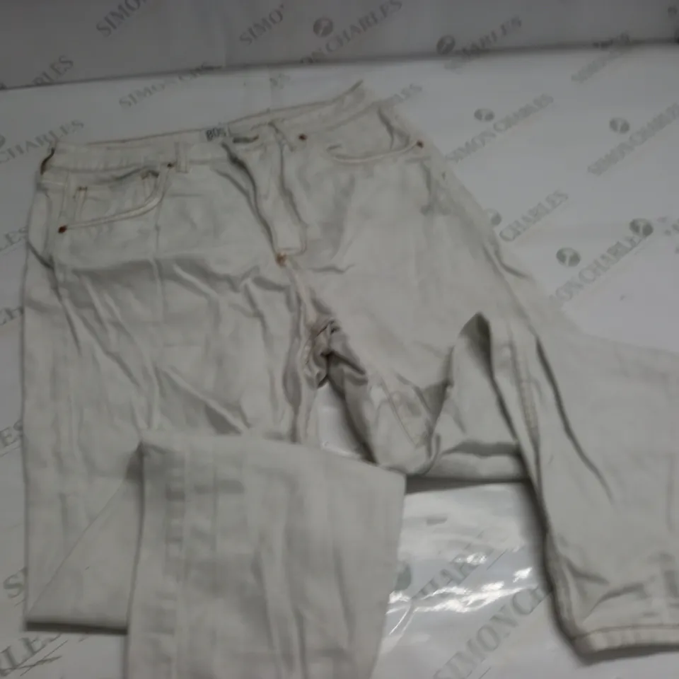 BDG MOM JEANS IN WHITE - 30X28