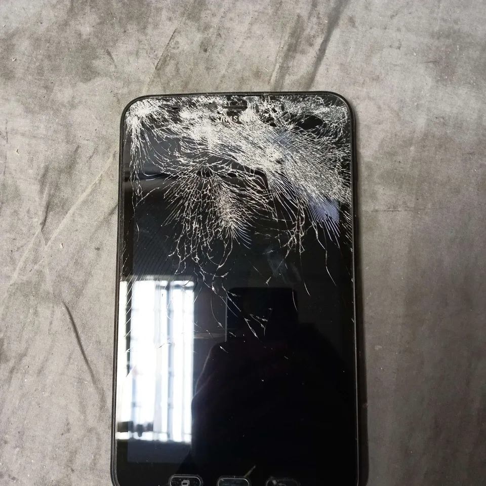 SAMSUNG TABLET PC SM-T395 – 16GB, CRACKED FRONT DISPLAY
