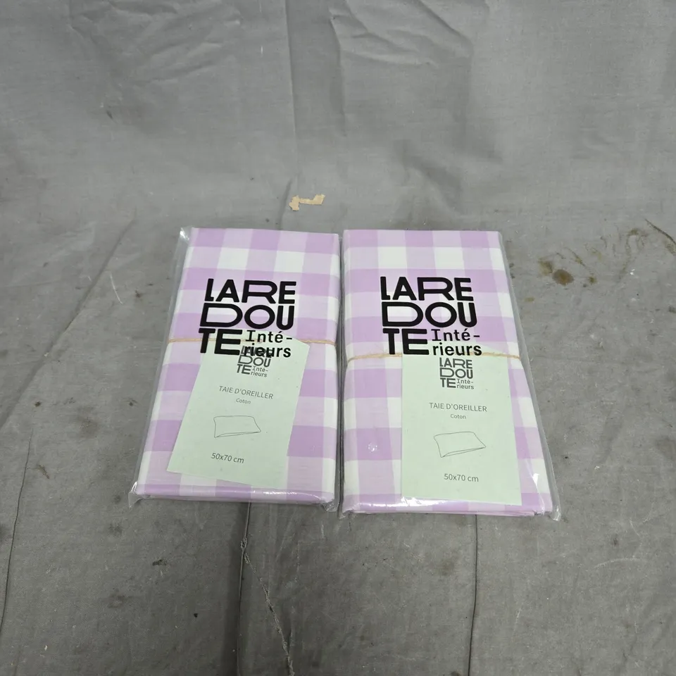 2 PURUPLE GINGHAM PILLOW CASES 50 X 70 CM