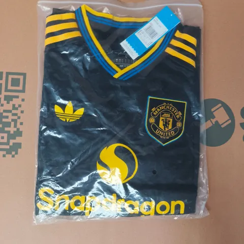 BAGGED ADIDAS MANCHESTER UNITED FOOTBALL JERSEY IN BLACK SIZE LARGE