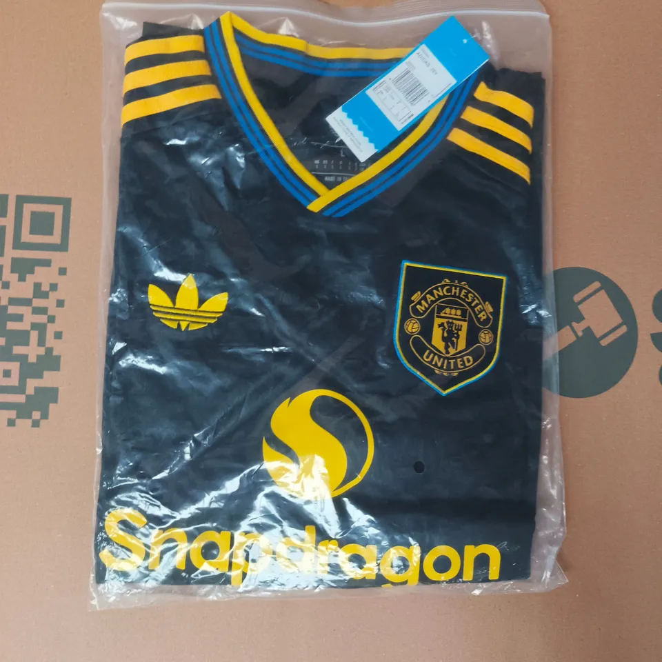 BAGGED ADIDAS MANCHESTER UNITED FOOTBALL JERSEY IN BLACK SIZE LARGE