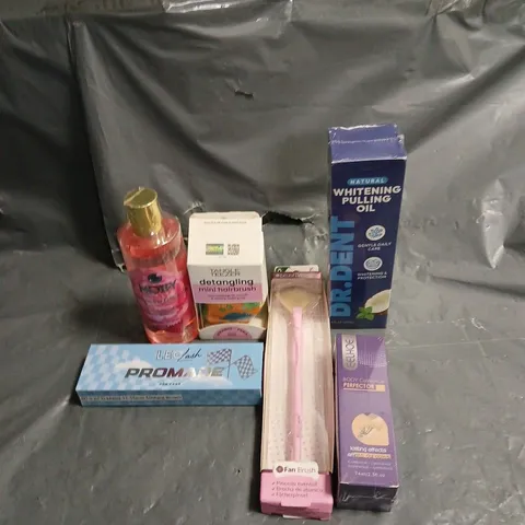 APPROXIMATELY 20 HEALTH AND BEAUTY PRODUCTS TO INCLUDE DETANGLING MINI BRUSH, BRUSH WORKS FAN BRUSH AND LEO LASH FALSE LASHES