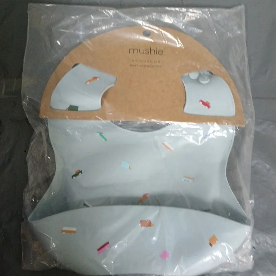MUSHIE SILICONE BIB