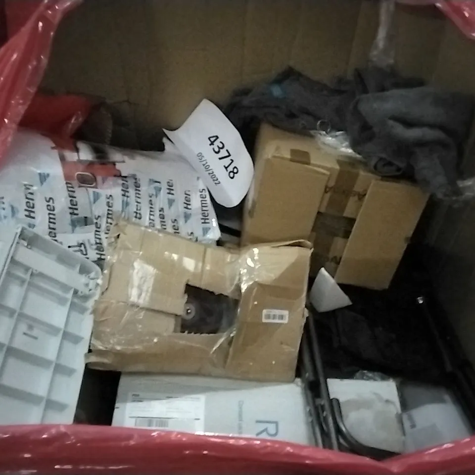 PALLET OF ASSORTED ITEMS INCLUDING SELECT MIRRORS HAYWOOD, ANGELSHIELD TOILET SEAT, KKTONER OFFICE STOOL, AICOK JUICE EXTRACTOR, HOME PULL UP, RECCI BEDDING BAR,