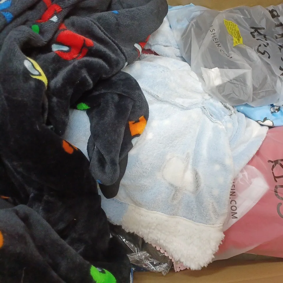 BOX OF APPROXIMATELY 35 ASSORTED KIDS CLOTHING ITEMS TO INCUDE - HAT , SHIRT , SHORTS ETC