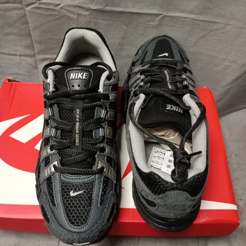 BOXED NIKE P-6000 SE MENS SHOES – BLACK/ANTHRACITE, UK 6 (US 7)
